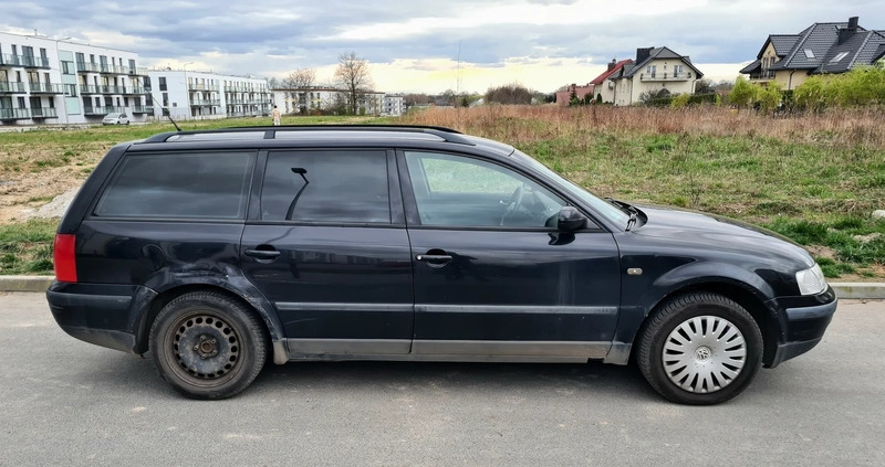 Volkswagen Passat cena 3300 przebieg: 423868, rok produkcji 1997 z Wrocław małe 22